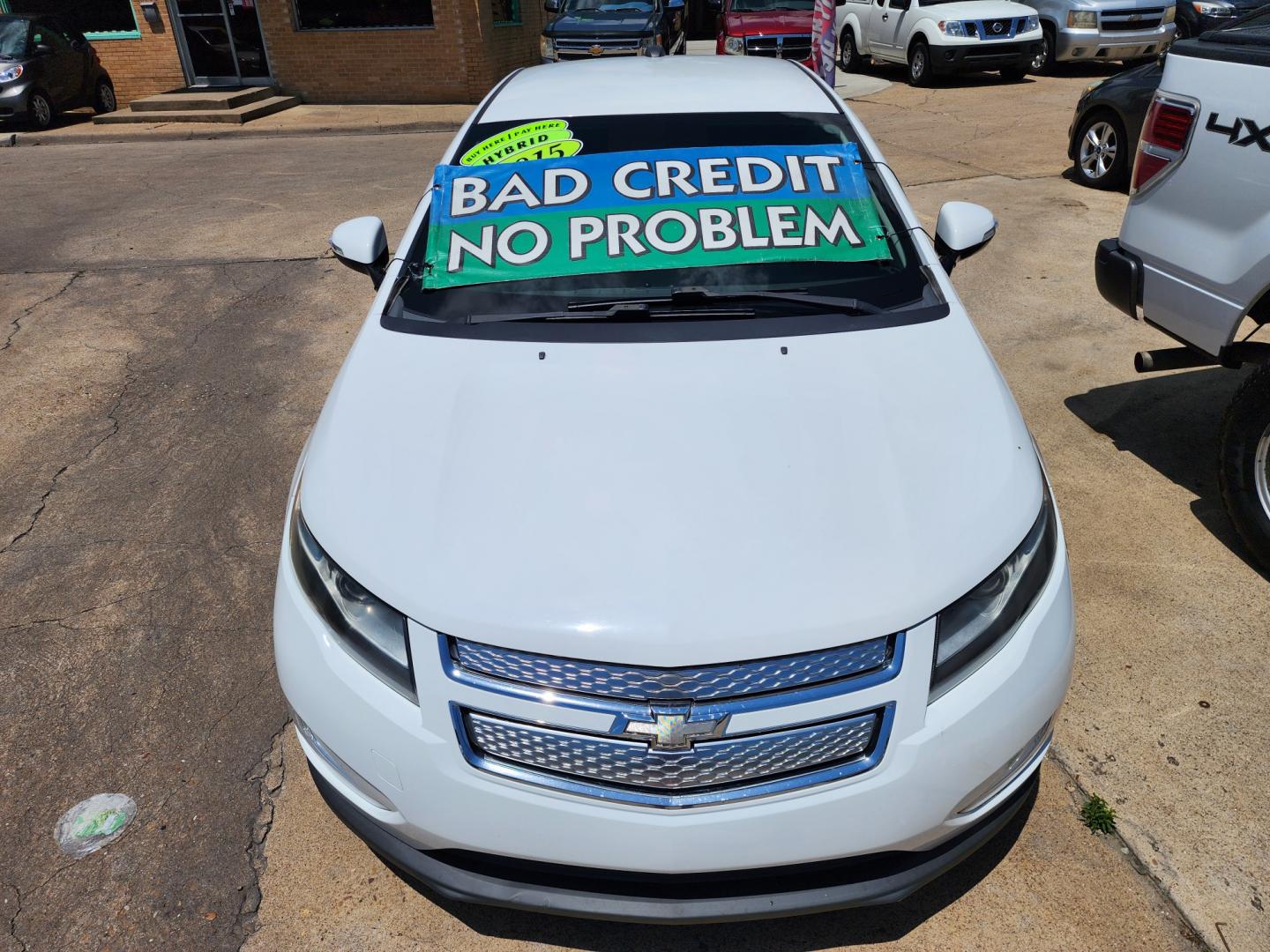 2015 WHITE Chevrolet Volt (1G1RA6E45FU) with an ELECTRIC engine, Continuously Variable Transmission transmission, located at 2660 S.Garland Avenue, Garland, TX, 75041, (469) 298-3118, 32.885551, -96.655602 - Welcome to DallasAutos4Less, one of the Premier BUY HERE PAY HERE Dealers in the North Dallas Area. We specialize in financing to people with NO CREDIT or BAD CREDIT. We need proof of income, proof of residence, and a ID. Come buy your new car from us today!! This is a very well cared for 2015 Ch - Photo#8